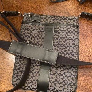 EUC COACH BAG… Like Brand New.. crossbody..timeless, classic,& cute.